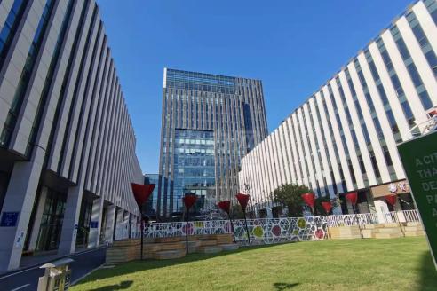 临港金融大厦看滴水湖传统140平起租另有联合办公出租